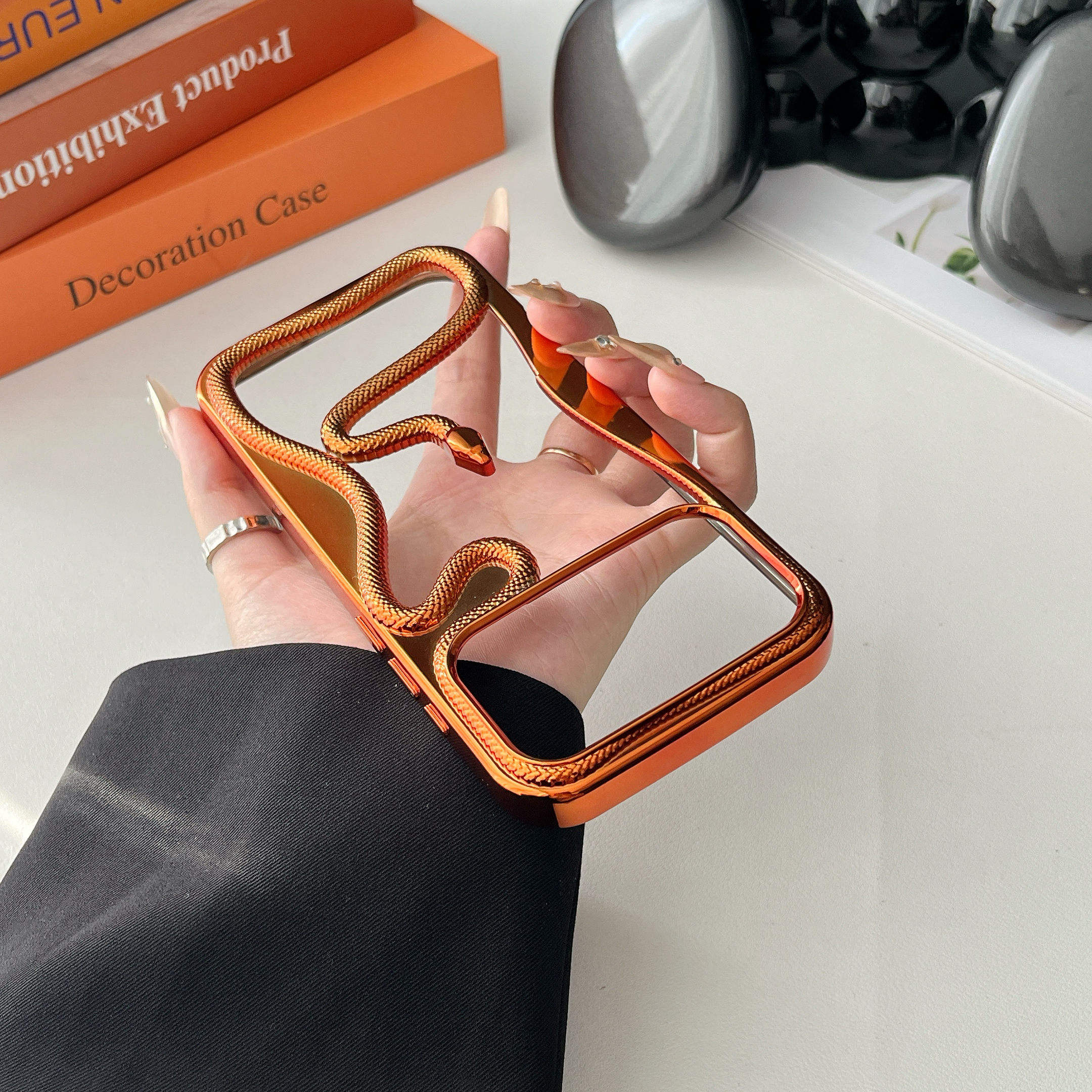 3D Snake Hollow Cooling Electroplated Phone Case.