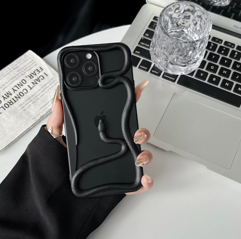 3D Snake Hollow Cooling Electroplated Phone Case.